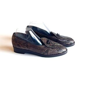 Stuart Weitzman Brown Tan Snakeskin Leather Rubber Outsole Loafers Flats size 10